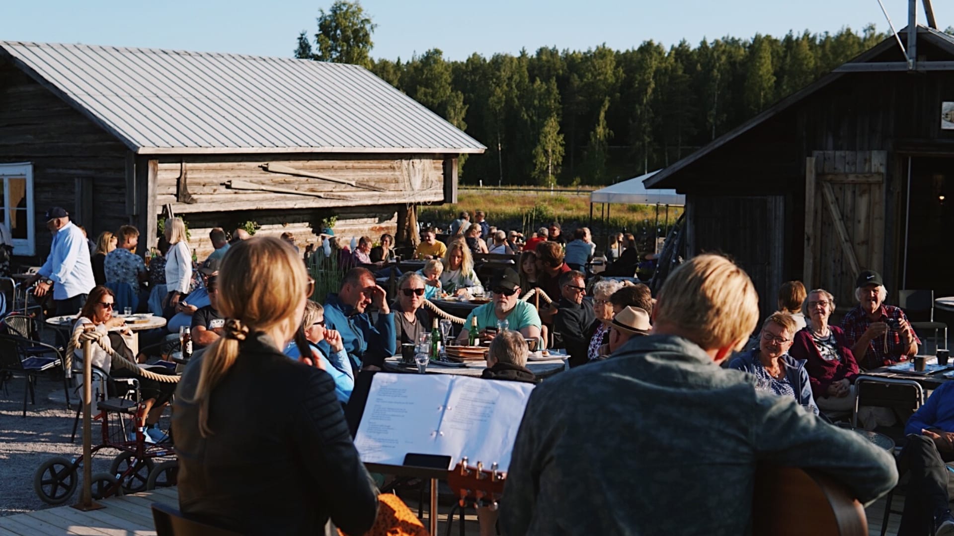 Bea's Rökeri & Hamncafé vid Jävre hamn